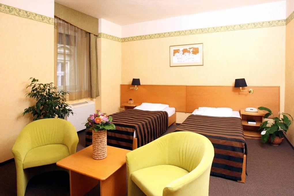 Szent Janos Hotel Eger Extérieur photo